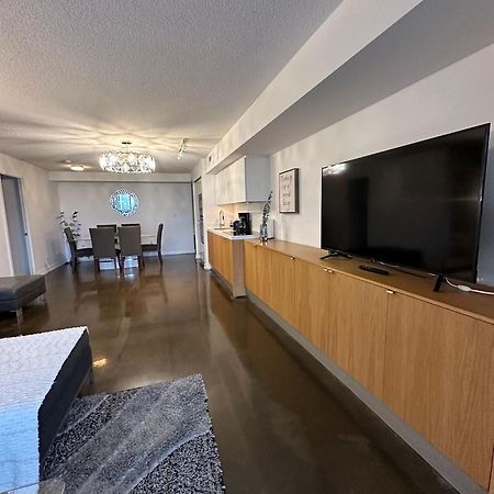 Toronto Downtown Luxurious Stylish 3 Bedroom 3 Bath 2 Balconies Near Rogers Centre Lakeview Condo Экстерьер фото