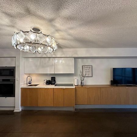 Toronto Downtown Luxurious Stylish 3 Bedroom 3 Bath 2 Balconies Near Rogers Centre Lakeview Condo Экстерьер фото