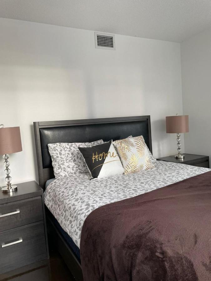 Toronto Downtown Luxurious Stylish 3 Bedroom 3 Bath 2 Balconies Near Rogers Centre Lakeview Condo Экстерьер фото