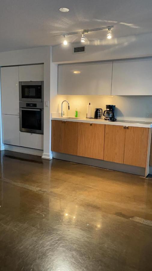 Toronto Downtown Luxurious Stylish 3 Bedroom 3 Bath 2 Balconies Near Rogers Centre Lakeview Condo Экстерьер фото