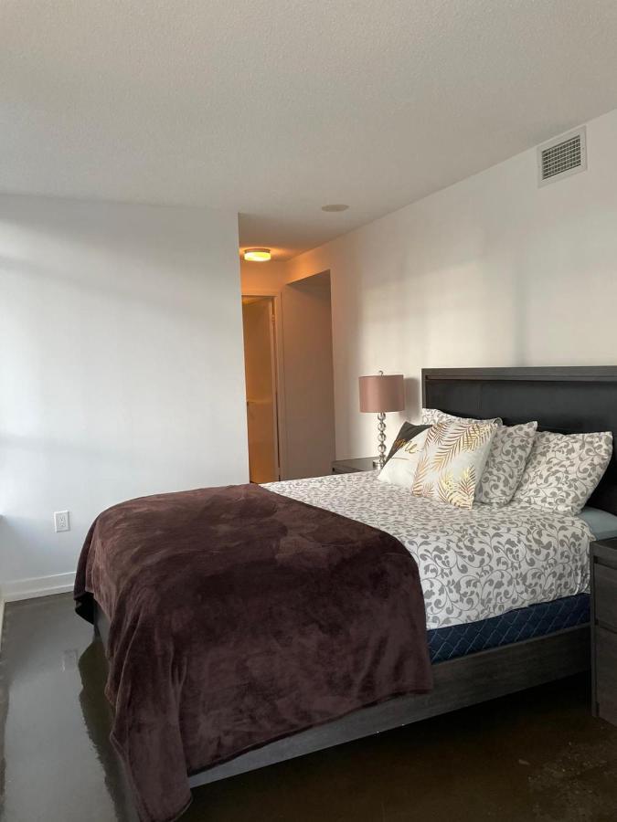 Toronto Downtown Luxurious Stylish 3 Bedroom 3 Bath 2 Balconies Near Rogers Centre Lakeview Condo Экстерьер фото