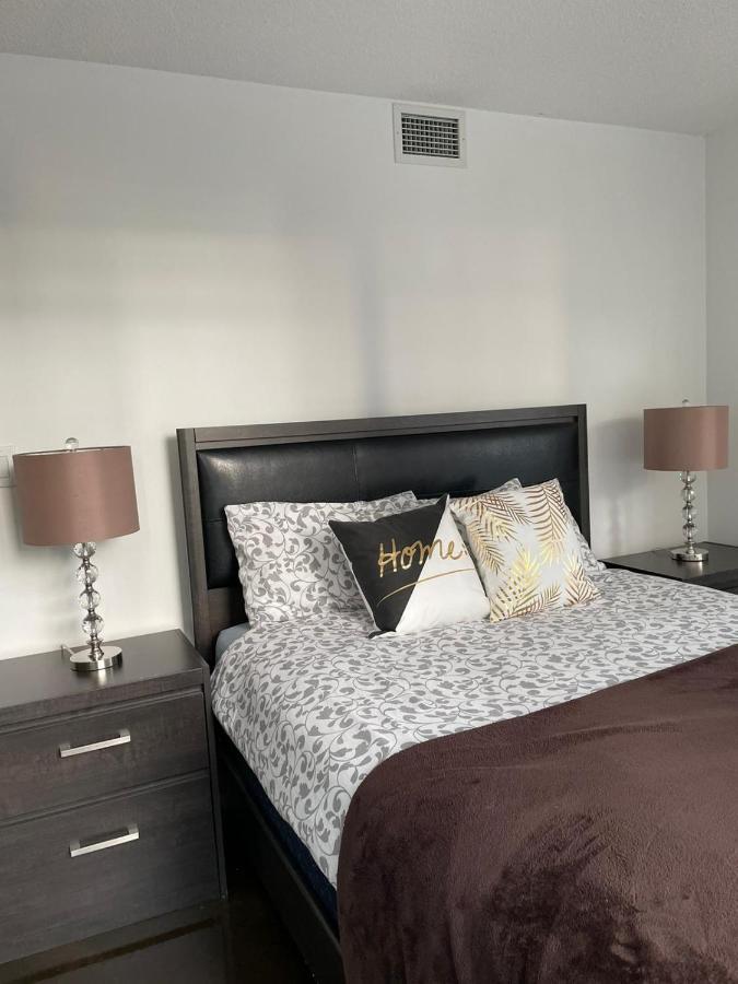 Toronto Downtown Luxurious Stylish 3 Bedroom 3 Bath 2 Balconies Near Rogers Centre Lakeview Condo Экстерьер фото